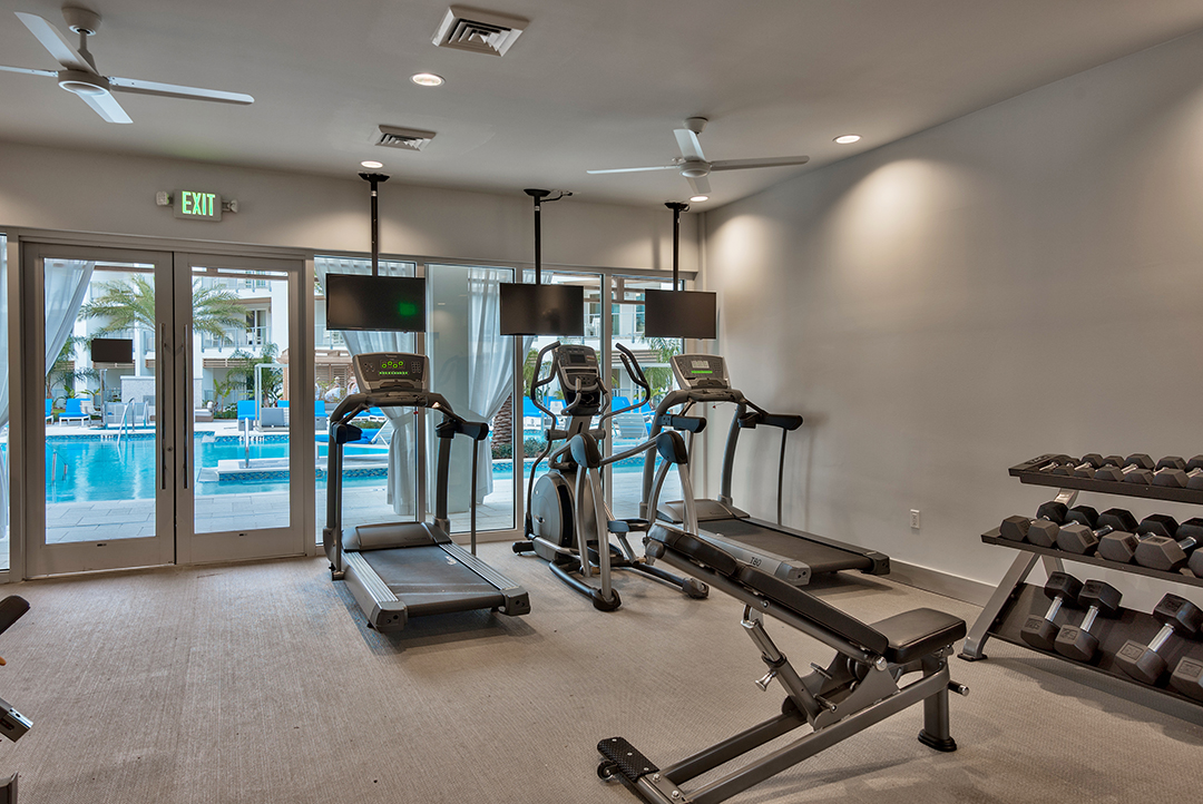 multifamily-fitness-center-interior-design-trends-pool-view