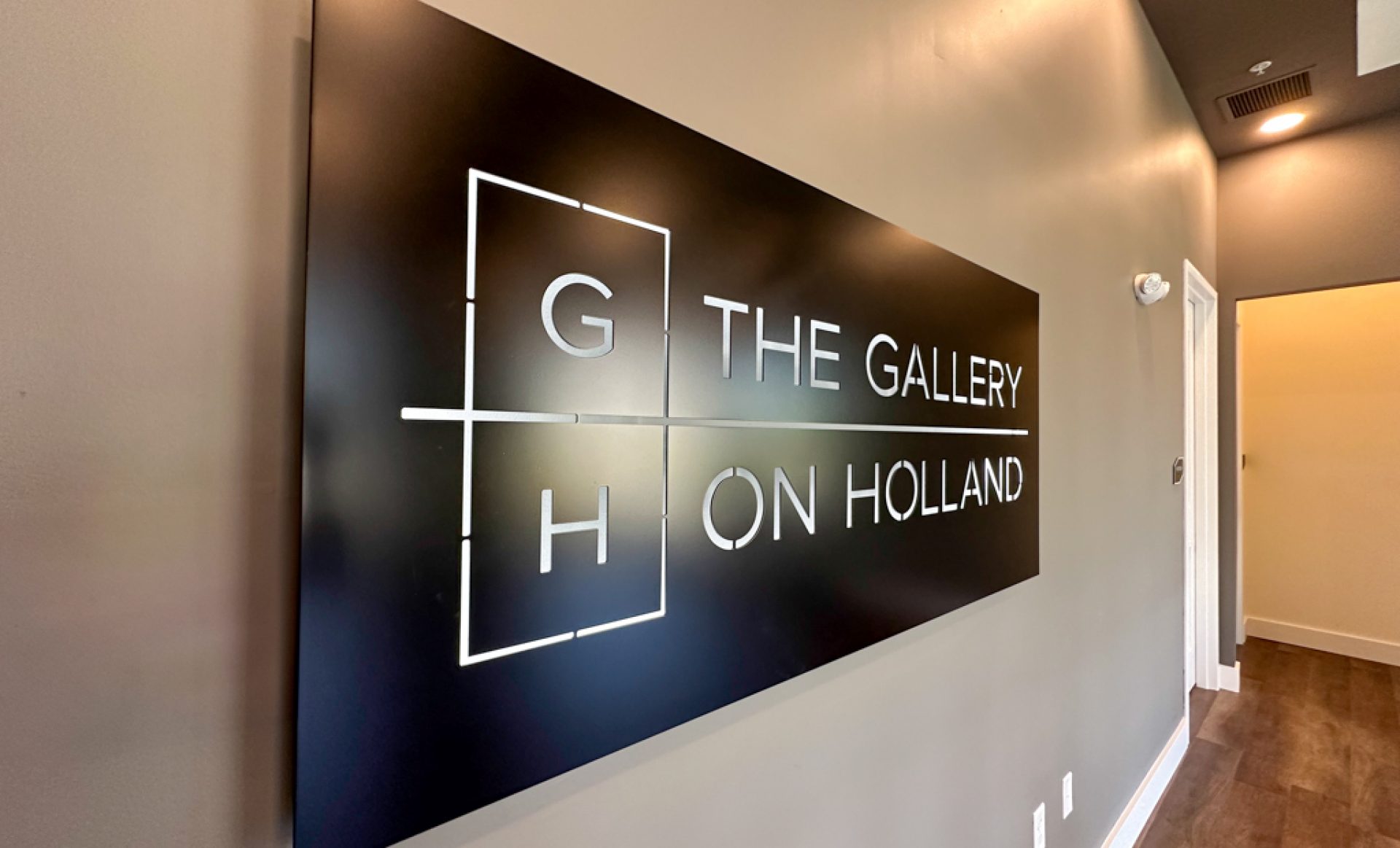 2   Gallery On Holland